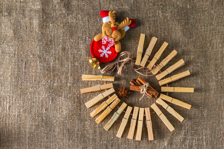 Ð¡innamon sticks, spices, cloves on burlap backgroundの写真素材