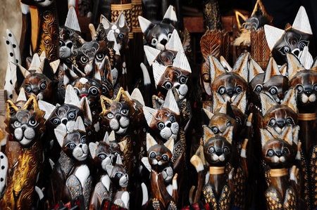 Confuse looking cat made of woodの写真素材