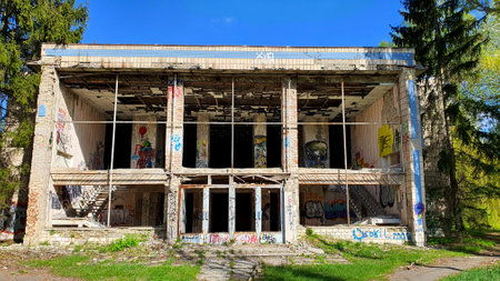 KYIV, UKRAINE - MAY 4, 2022. An old abandoned ruined building in a park on the outskirts of Kyiv. In the past there was a restaurant overlooking the lakeのeditorial素材