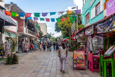 Playa del Carmen, Mexico, April 2, 2023: Walking along the fifth avenue of the Mexican city of Playa del Carmen, this is the most commercial street of this Mexican town which is full of tourists.のeditorial素材