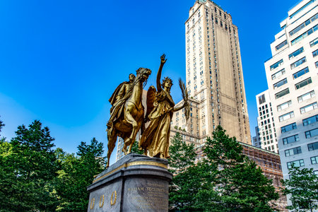 Statue and monument of General William Tecumseh Sherman, at the entrance of the central park of the city of New York, in the United States of America.の写真素材