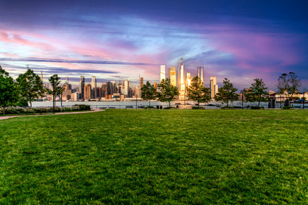 People at the Hudson River overview in New York (USA) enjoying the Big Apple Skyline and Manhattan buildings.の写真素材