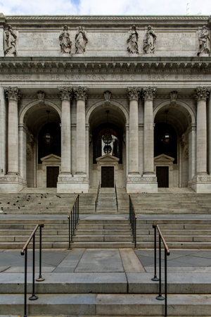 The New York Public Library is one of the most important libraries in the world and with more content in America. It is characterized by having a large number of books and being the setting for moviesの写真素材
