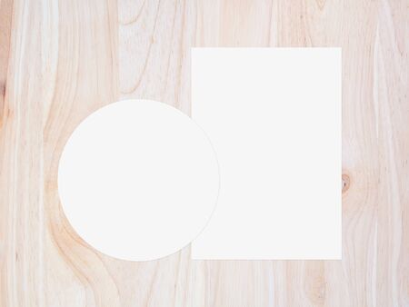 White circle paper and blank white paper on vintage brown wooden background. top viewの写真素材
