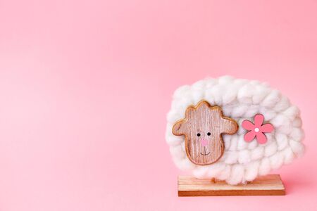 easter sheep decoration on pink backgroundの写真素材