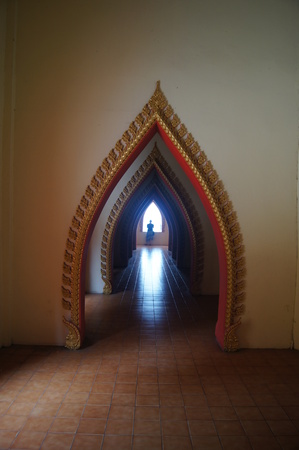 Sunlight shines in a Buddhist temple in the window.のeditorial素材