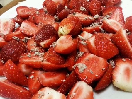 Cameron highland strawberries with sour plum flakes の素材