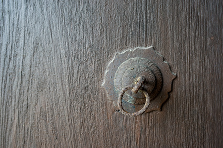 the very old door handle of Thai house.の写真素材