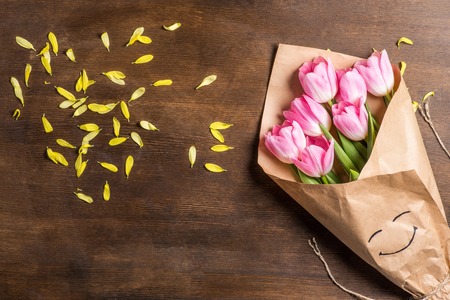 Pink tulips bouquetの写真素材