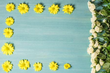 Beautiful white rosesの写真素材