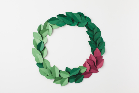 round frame of green paper leavesの写真素材
