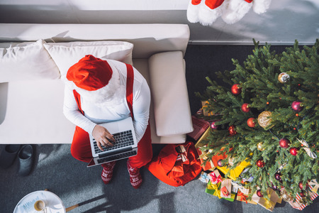 santa claus using laptopの写真素材