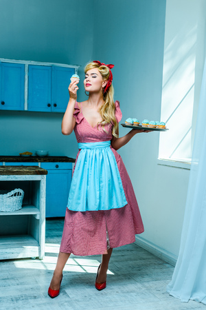 pin up housewife with cupcakesの写真素材