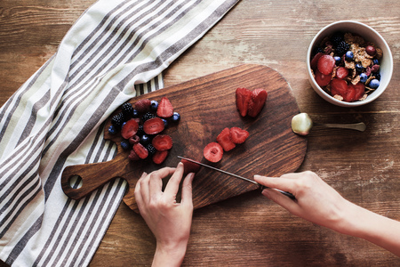 woman cutting berriesの写真素材