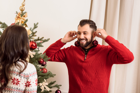 couple decorating christmas treeの写真素材