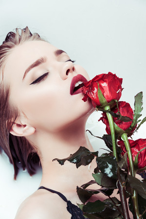 woman with red rosesの写真素材