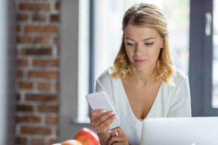 woman using smartphoneの写真素材