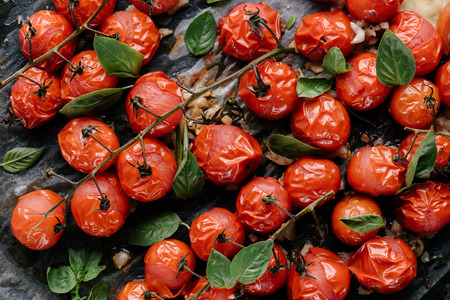 Close-up view of baked tomatoes with oil and garlicの写真素材
