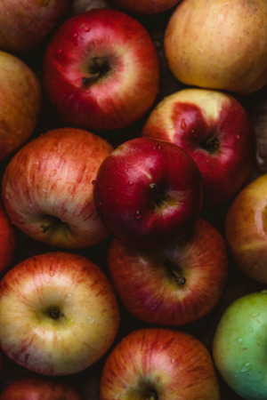 full frame image of pile of apples with water dropsの写真素材