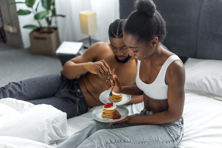 Breakfast in bed. Loving black couple enjoying healthy brunch ...