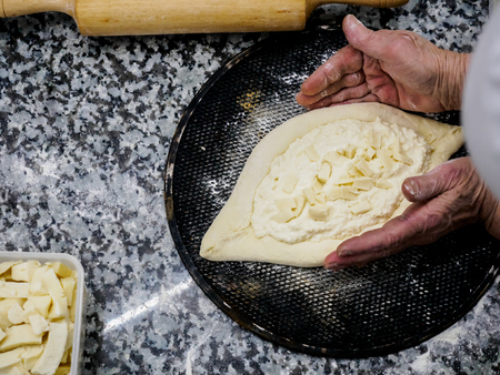 cropped shot of cook preparing traditional georgian khachapuriの写真素材