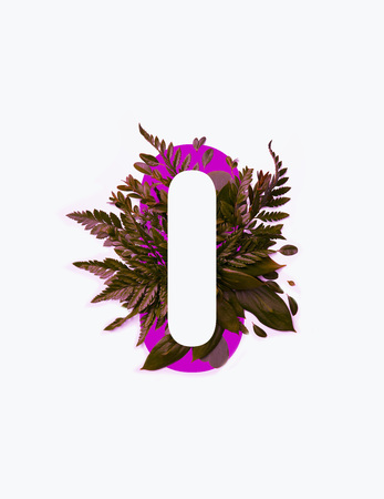 Cyrillic letter with brown leaves on bright purple background isolated on whiteの写真素材