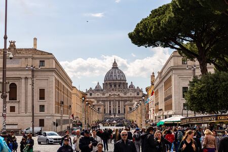 ROME, ITALY - JUNE 28, 2019: crowd of tourists in front of Basilica of st. peterのeditorial素材