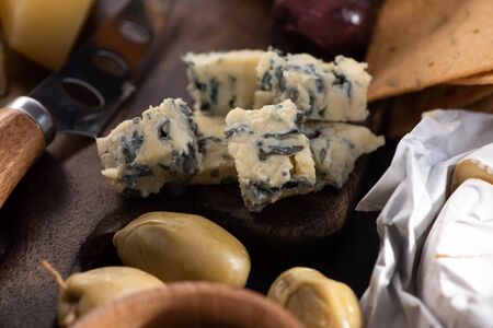 Selective focus of pieces of dorblu in middle of food composition