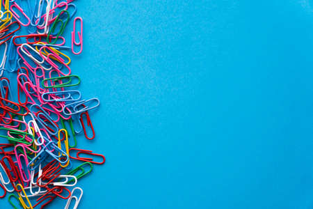 top view of colorful paper clips on blueの写真素材