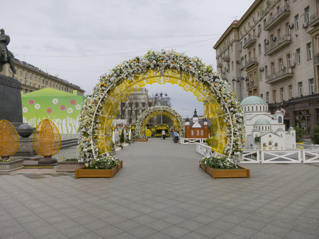 Moscow, Russia - April 28, 2016: Decorations for Easter Day. Flower arc.のeditorial素材