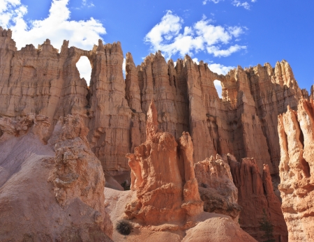 'Window's in a cliffwall of hoodoos at the 'Wall of Windows' in Bryce Canyon National Park, Utahの写真素材