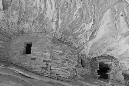 The 'House on Fire' Anasazi ruins in Mule Canyon in the Cedar Mesa Plateau of Utah look like the ancient stone granaries and dwellings are on fire.の写真素材