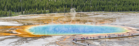 Tourists line the boardwalk at the Grand Prismatic Spring in Midway Geyser Basin in Yellowstone National Park, Wyoming.のeditorial素材