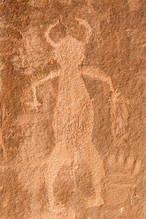 Pre-Columbian Anthropomorphic petrogyphs on the cliffs on the Escalante River Canyon in Grand Staircase Escalante National Monument, Utah.の写真素材