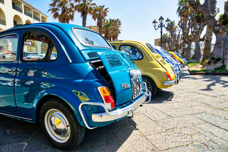 A group of FIAT 500 under the sunのeditorial素材