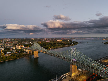 Montreal city skyline and Jacques-Cartier bridge at sunset, Quebec, Canadaの写真素材