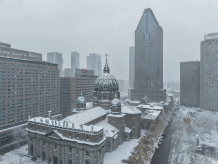 17th of november 2025 drone flight above the Snowy Montreal downtown with Mary Queen of the World Cathedral during snowfall and storm. g.のeditorial素材