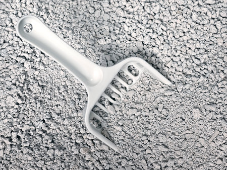 Close-up of a white scoop in cat litter box. Horizontal image with selective focus.の写真素材