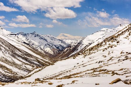 View from the Tibetan plateau to Mount Gurla-Mandhata and Lake Manasarovar (Mapam Yum Tso). Tibet. Asiaの写真素材