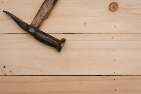 Hammer and metal nails on a woodgrain backgroundの写真素材