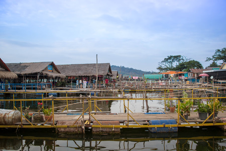 Bang Saen 2 (Ubolratana Dam) DEC 09 2017: Viewpoint Thailand  tourists, especially Thai families on weekendsのeditorial素材