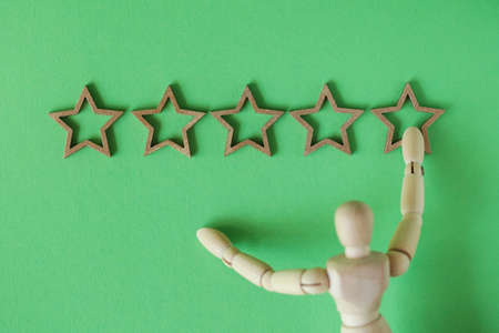 Concept Wood Five Star Goal on green background. increase rating, rating, score, classificationの写真素材