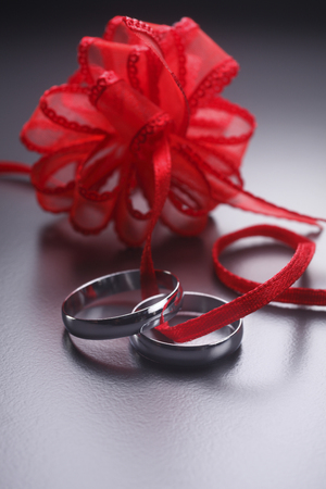 close up of the rings and the ribbonの写真素材