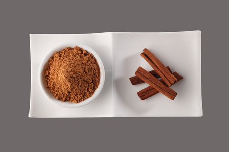 top vieew of the cinnamon powder and sticksの写真素材