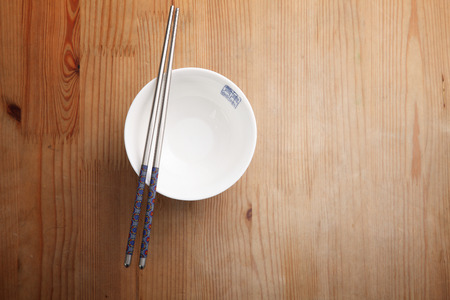 empty chinese rice bowl with chopstickの写真素材