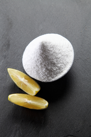 baking soda and slice of lemonの写真素材
