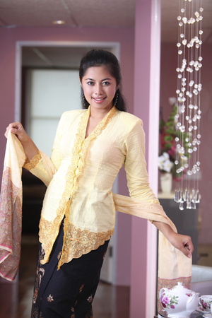 Portrait of woman posing to cameraの写真素材