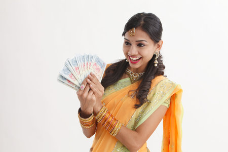 inadin woman in saree holding Singapore cash notesの写真素材