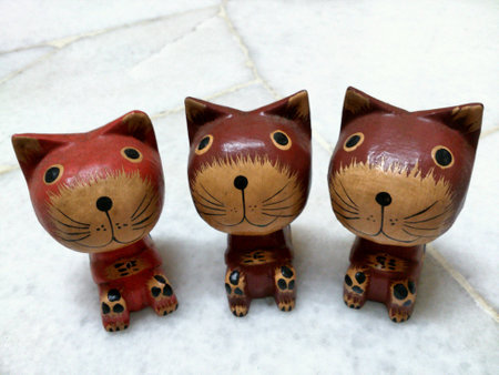 3 wooden kittensの素材