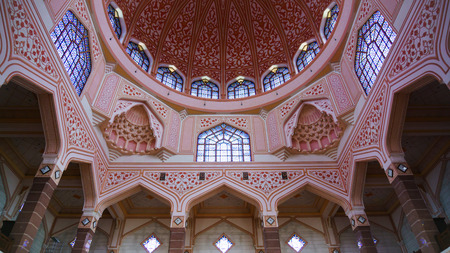 Putrajaya Malaysia  April 14 2015: The beauty art inside of Putra Mosque the principal mosque of Putrajaya Malaysia.のeditorial素材